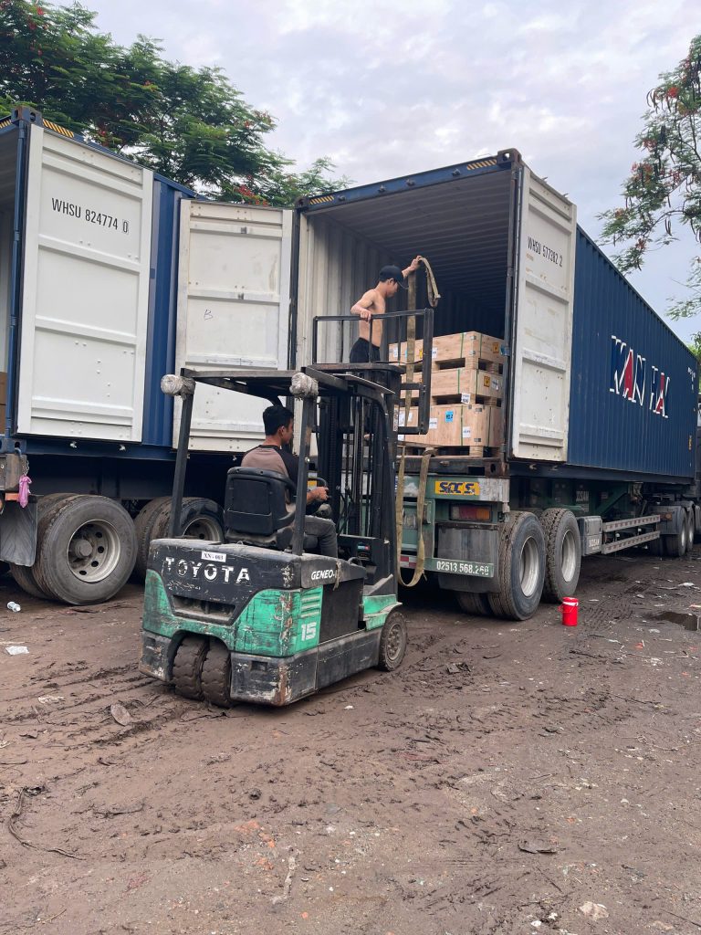 bốc xếp bằng xe nâng hàng tại quận 6