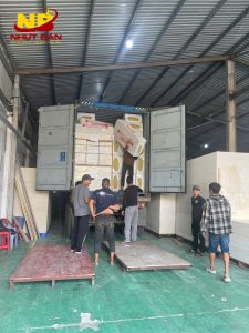 lợi ích thuê dịch vụ bốc xếp container chuyên nghiệp giá rẻ