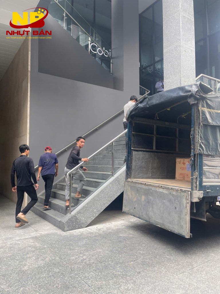 bốc xếp hàng hóa xe tải